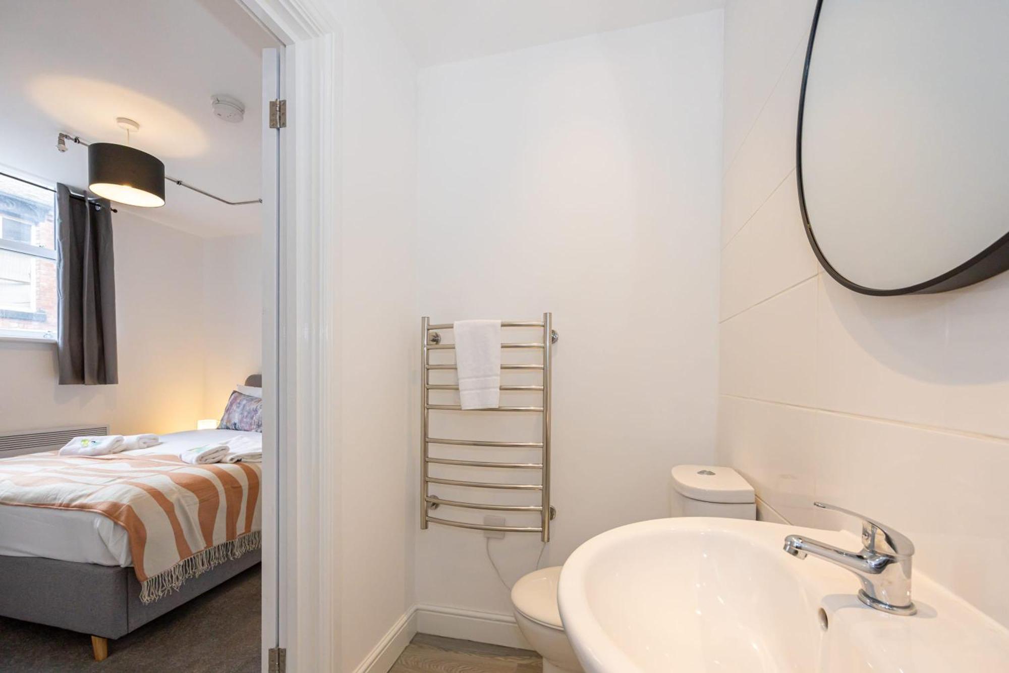 Beautiful 1 Bed 20mins To Manchester Apartment *